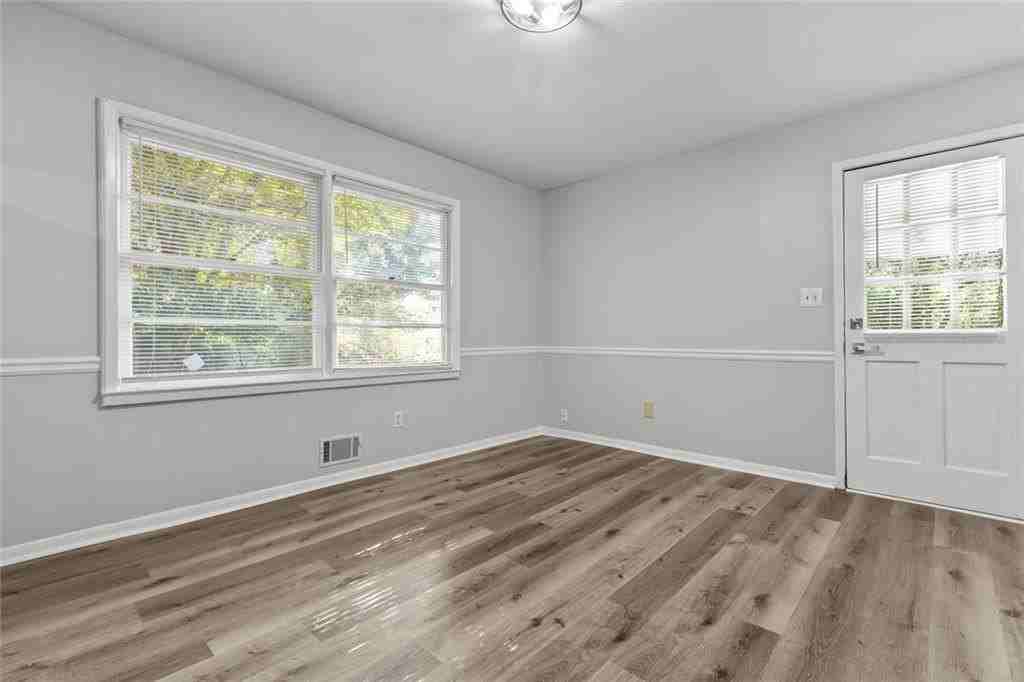 1834 Dogwood Ct - Photo 7 of 33