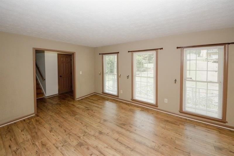 4033 Scenic Mountain Dr - Photo 4 of 33