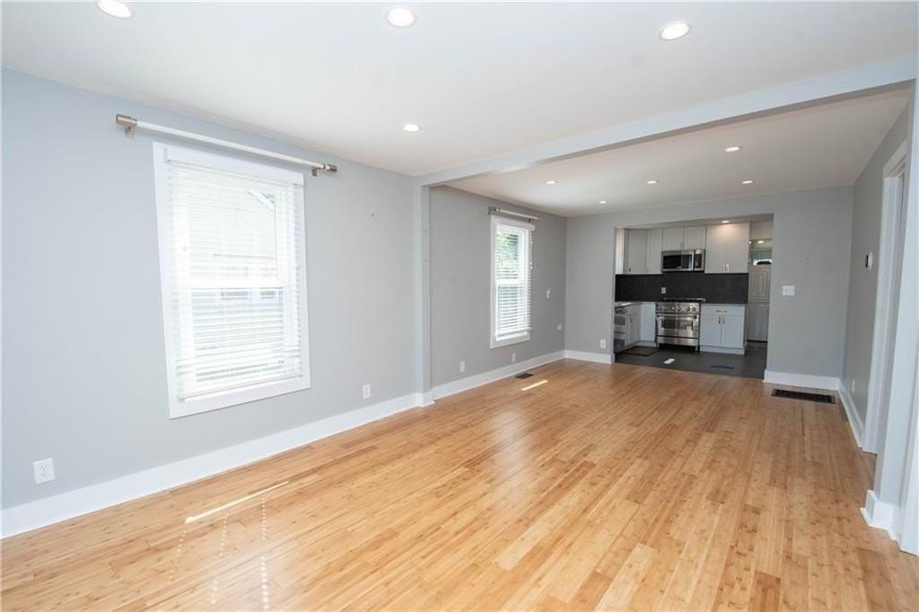1391 Smith St Se - Photo 5 of 26