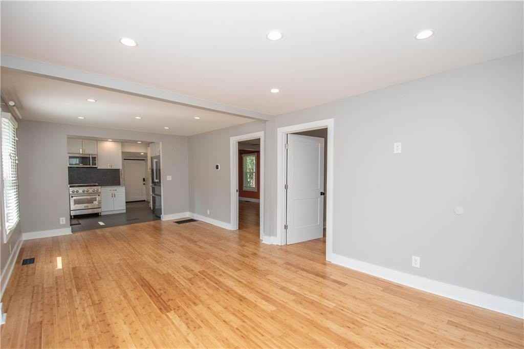 1391 Smith St Se - Photo 6 of 26