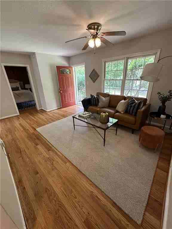3403 Phillips Cir - Photo 2 of 12