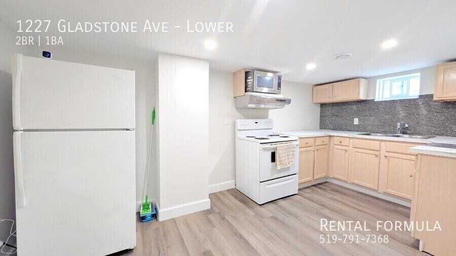 1227 Gladstone Ave - Photo 4 of 10