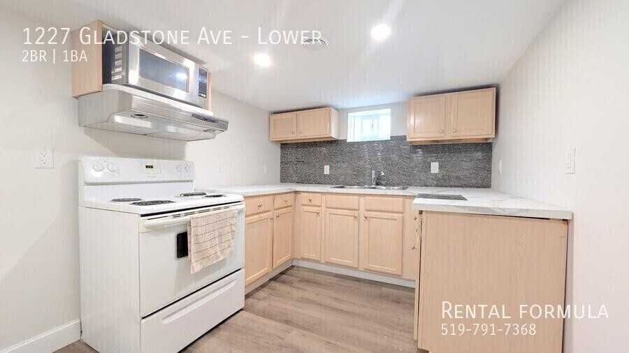 1227 Gladstone Ave - Photo 5 of 10