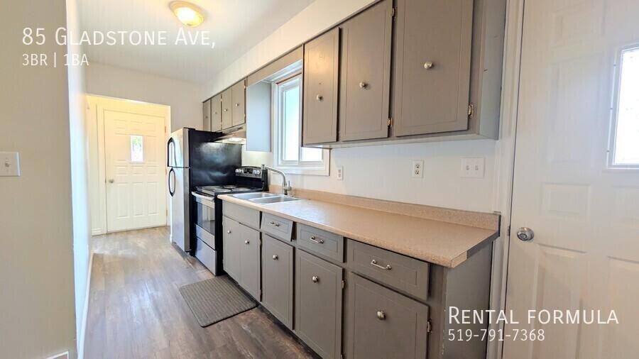 85 Gladstone Ave - Photo 3 of 10
