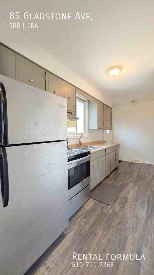 85 Gladstone Ave - Photo 4 of 10
