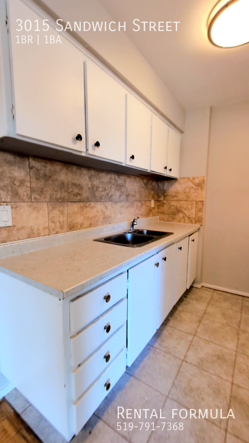 3015 Sandwich St - Photo 4 of 10