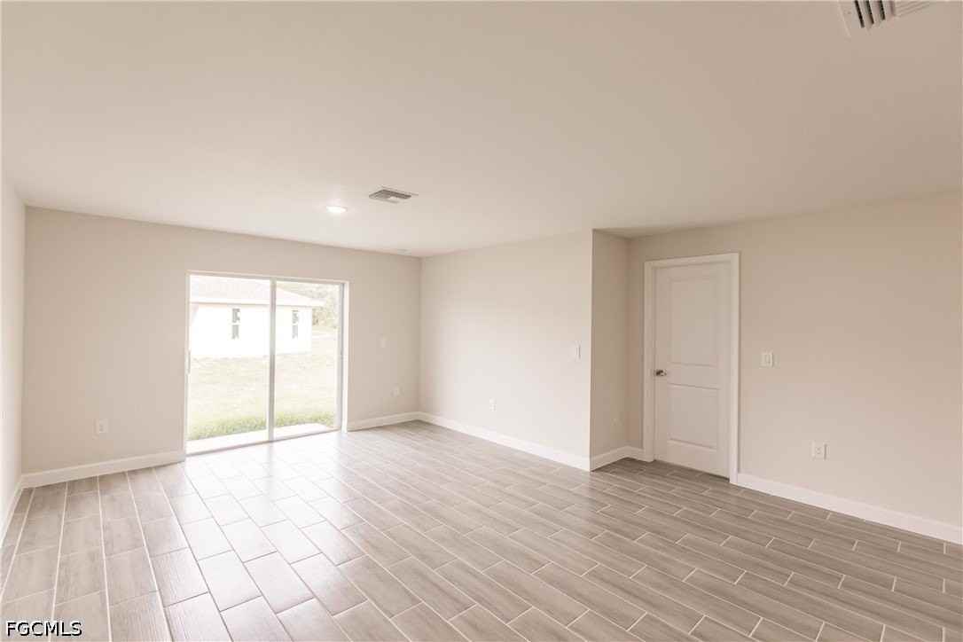 327/329 Bell Boulevard S - Photo 7 of 22