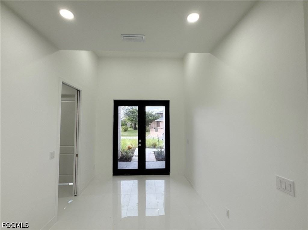 2418 Nw 25th St - Photo 5 of 42