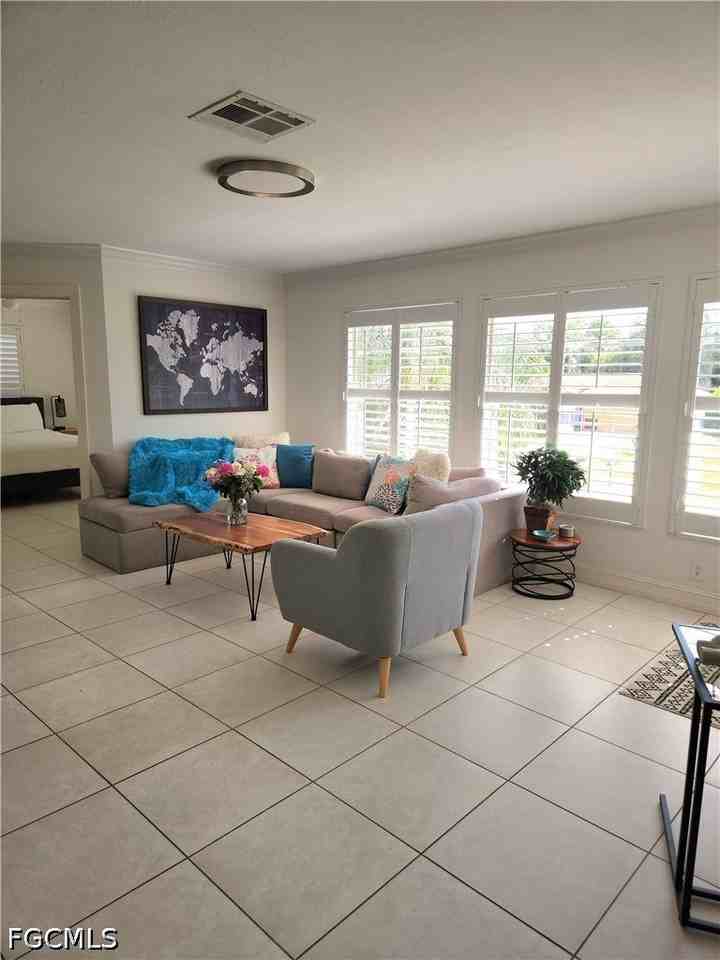 1337 Center Ln - Photo 3 of 43