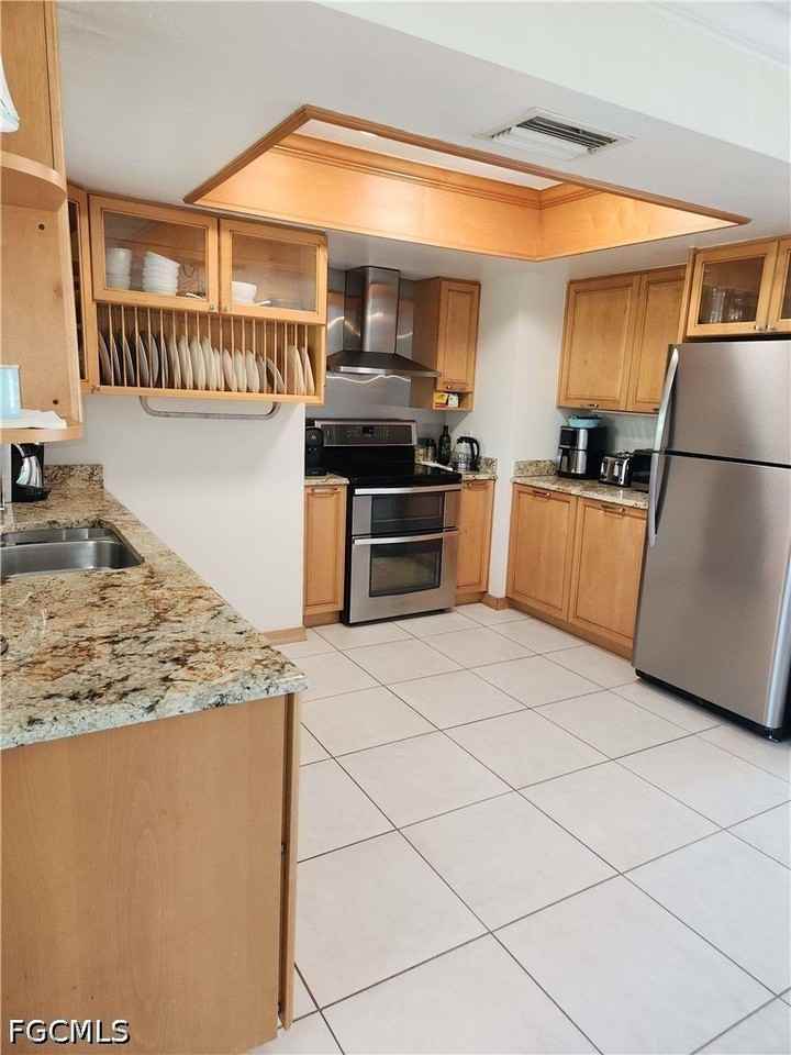 1337 Center Ln - Photo 6 of 43