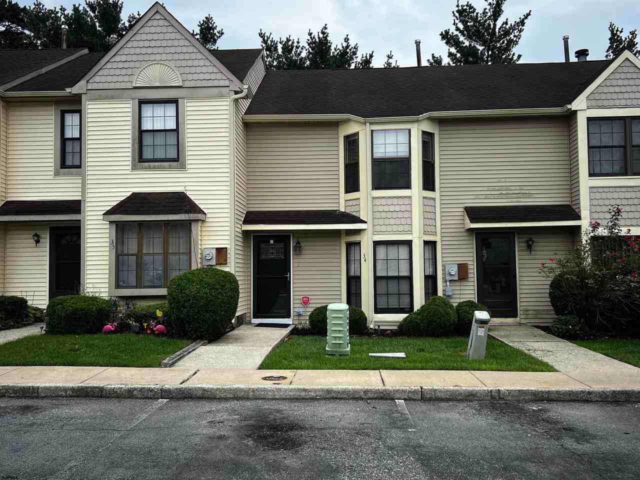 34 Cambridge Townhouse Dr
