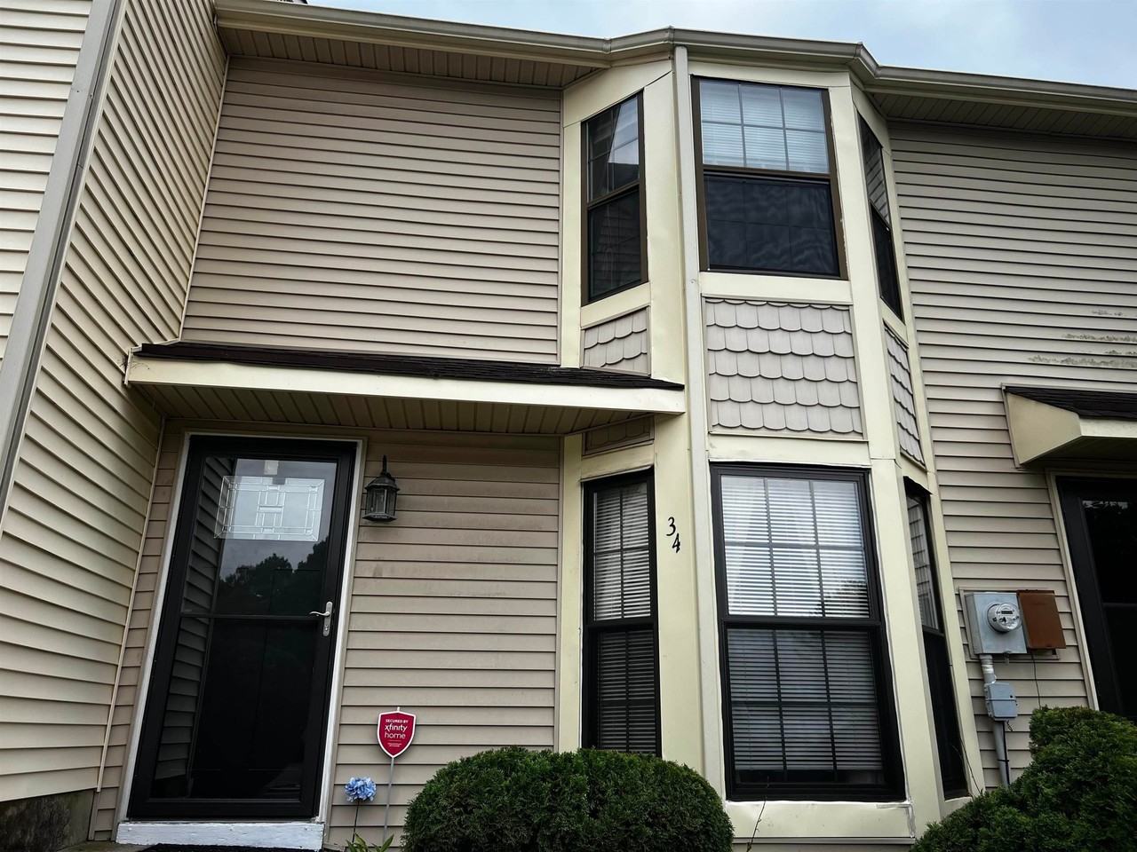 34 Cambridge Townhouse Dr - Photo 2 of 12