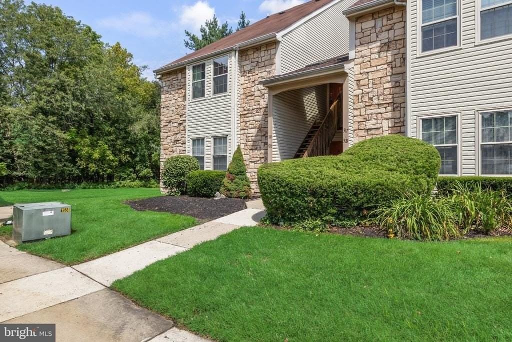 319 Tavistock - Photo 2 of 33
