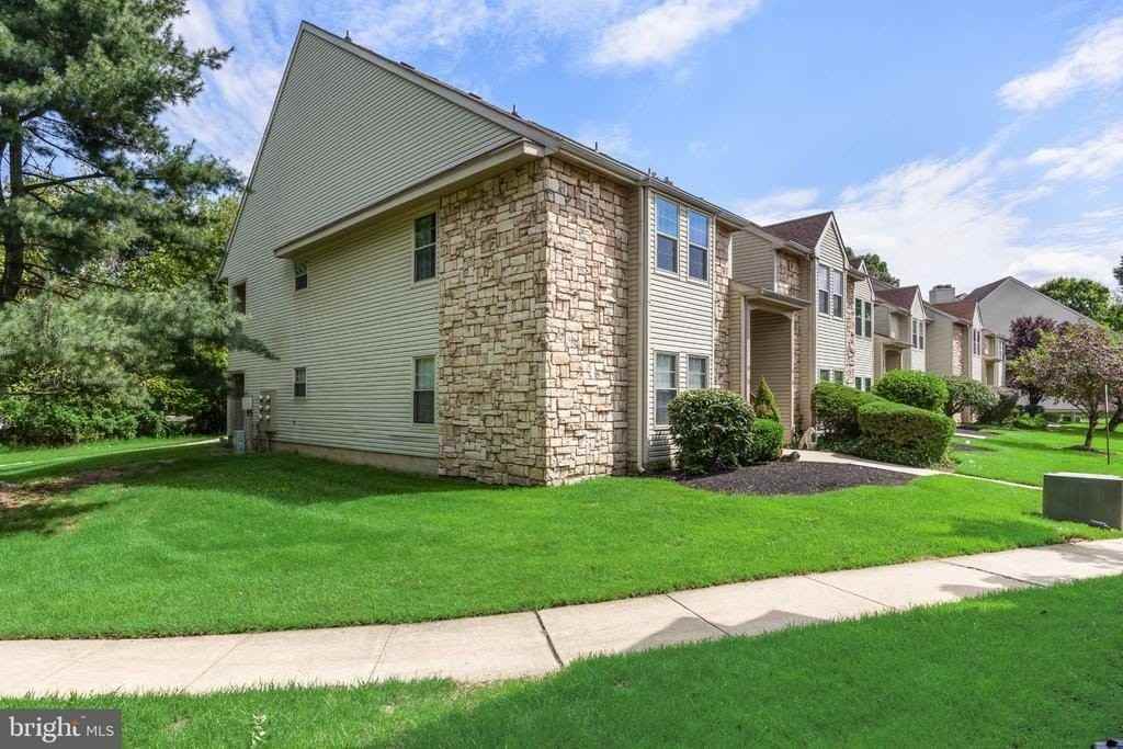 319 Tavistock - Photo 3 of 33