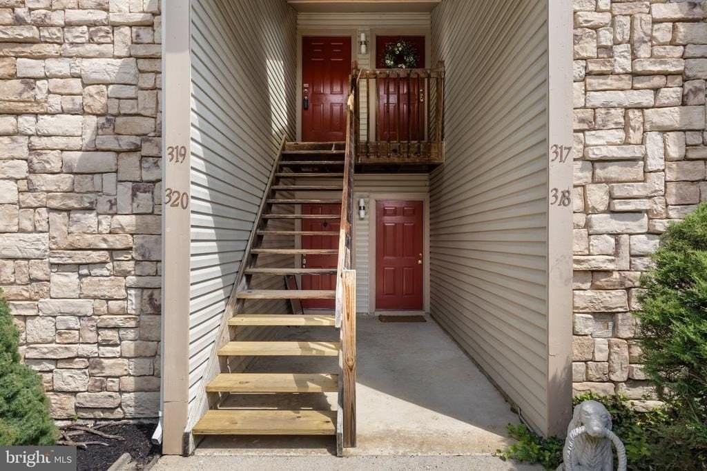 319 Tavistock - Photo 4 of 33