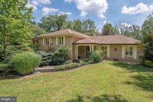 327 Strathmore Dr - Photo 1 of 1
