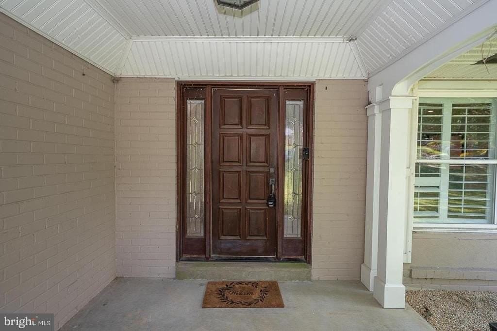 327 Strathmore Dr - Photo 2 of 50