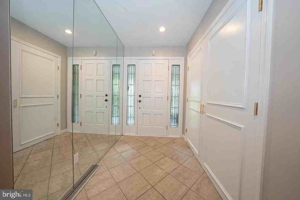 327 Strathmore Dr - Photo 3 of 50