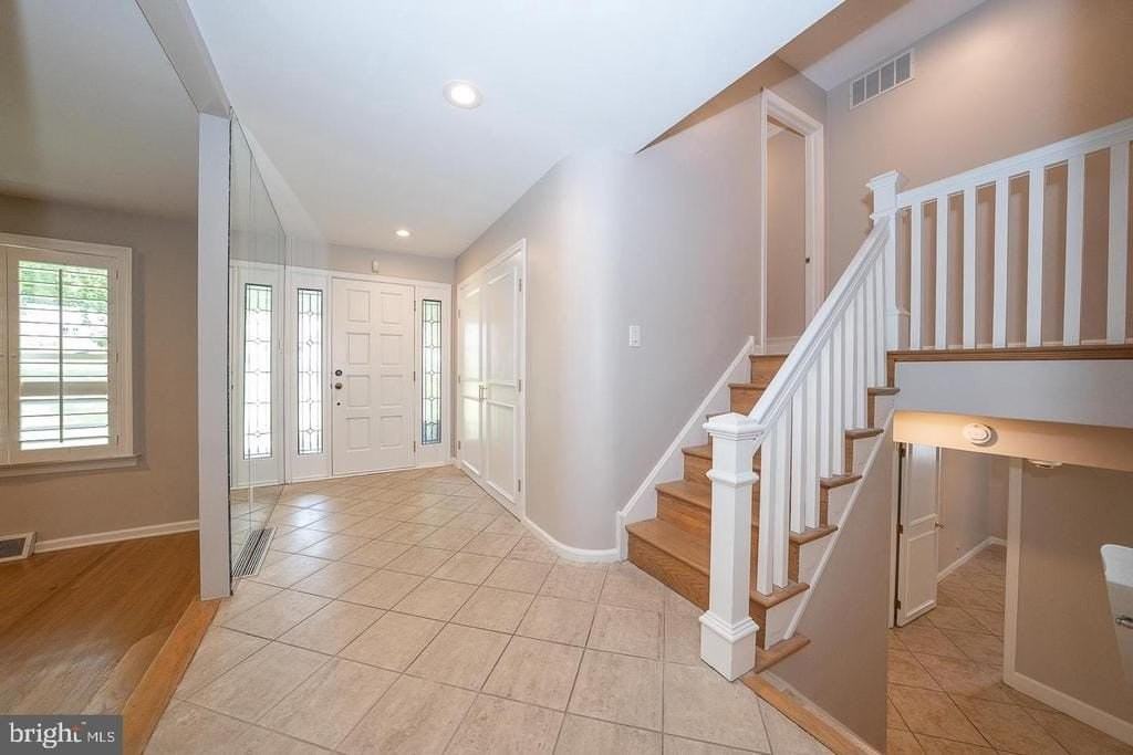 327 Strathmore Dr - Photo 4 of 50