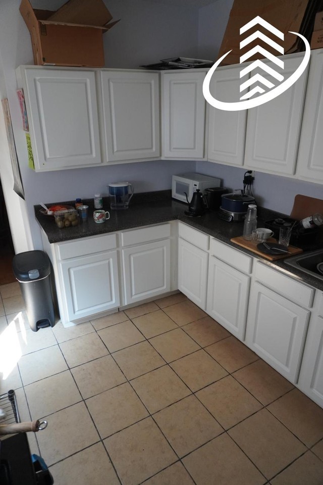 4703 N Artesian Ave - Photo 3 of 10