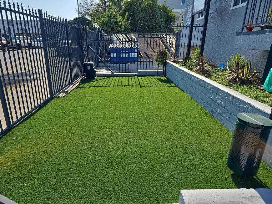 14811 Delano St - Photo 2 of 10