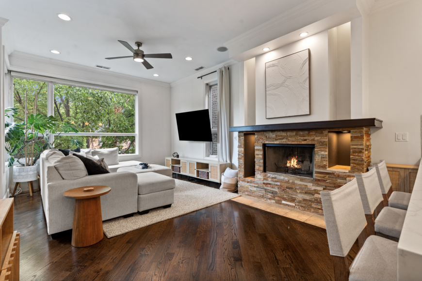 1131 W Addison St - Photo 2 of 10