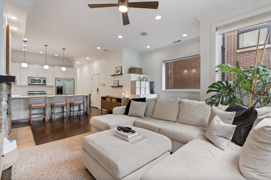 1131 W Addison St - Photo 3 of 10