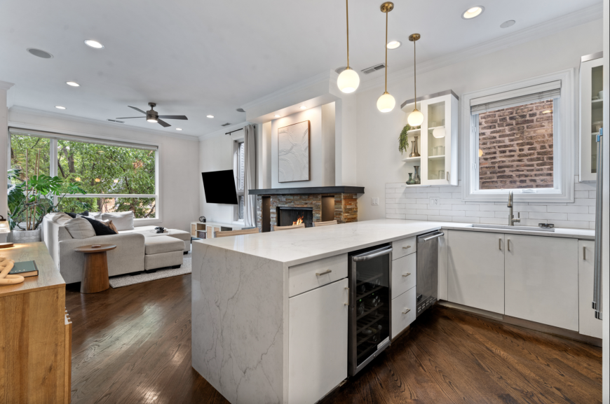 1131 W Addison St - Photo 5 of 10