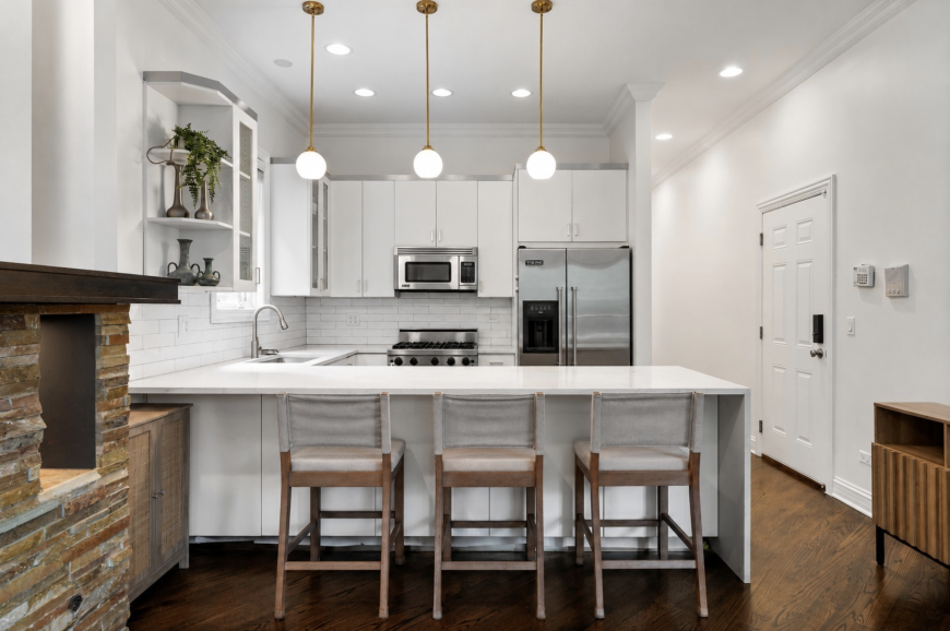 1131 W Addison St - Photo 6 of 10