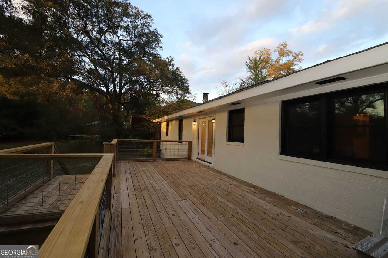 404 College Ave - Photo 2 of 9