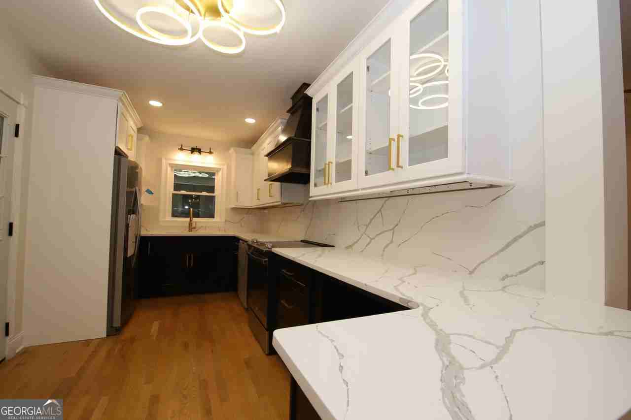 404 College Ave - Photo 4 of 9