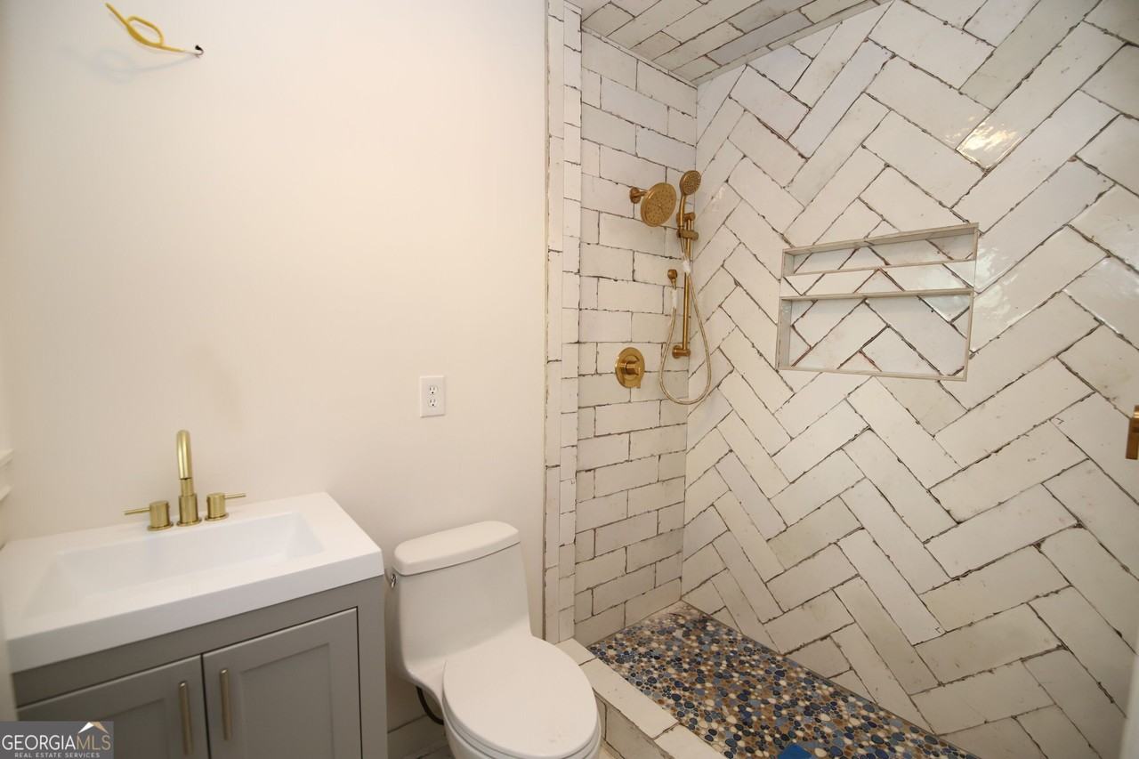 404 College Ave - Photo 5 of 9