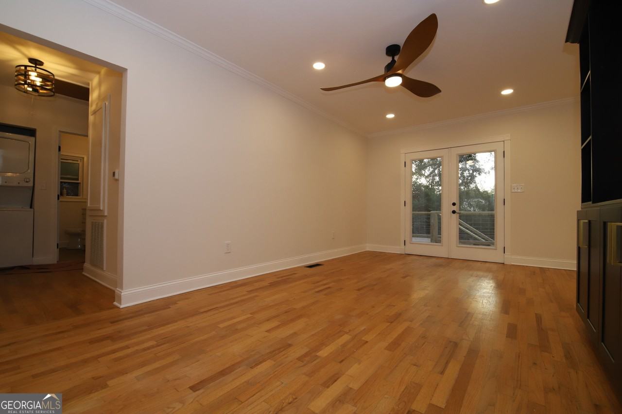 404 College Ave - Photo 7 of 9