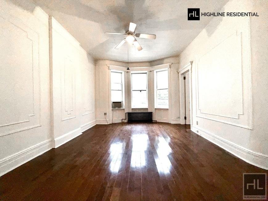 3319 9th St - Photo 3 of 10