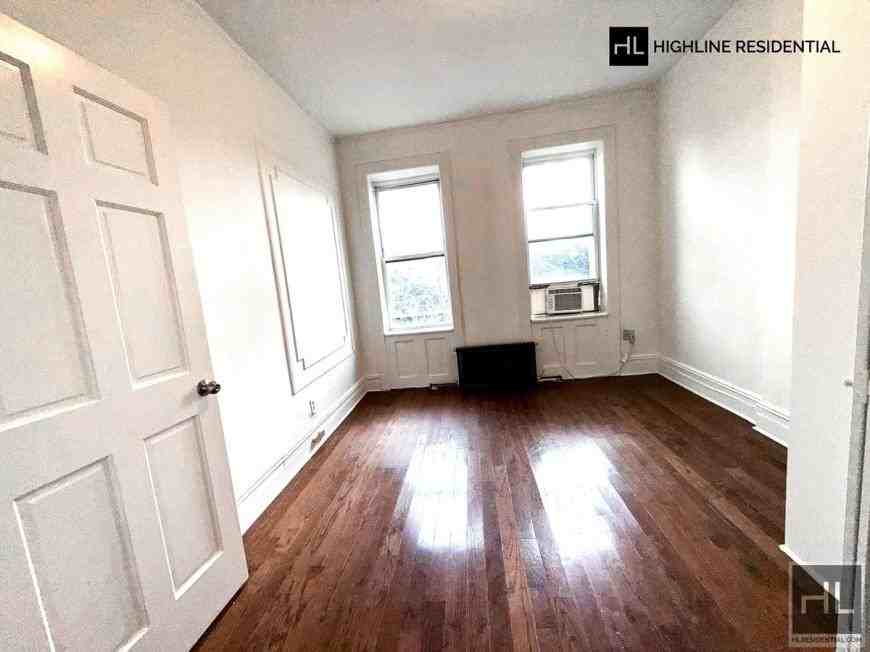 3319 9th St - Photo 4 of 10