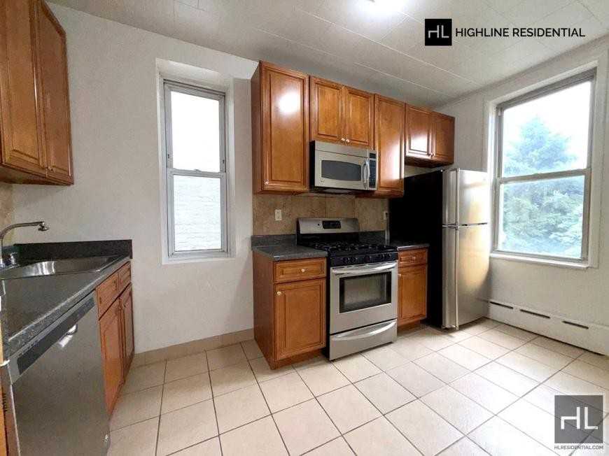 3319 9th St - Photo 5 of 10