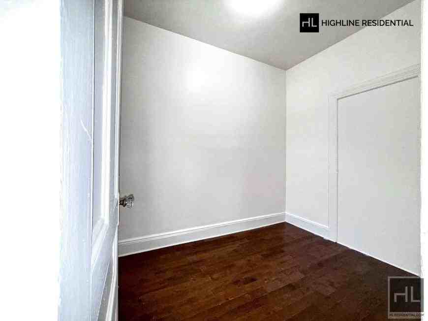 3319 9th St - Photo 7 of 10