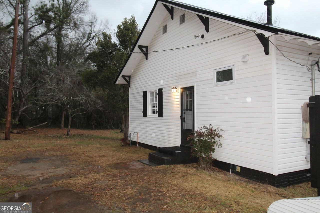 402 Jefferson St - Photo 3 of 10