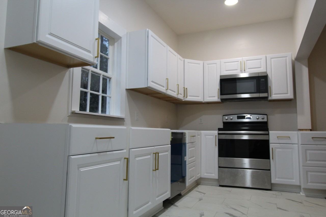 402 Jefferson St - Photo 4 of 10