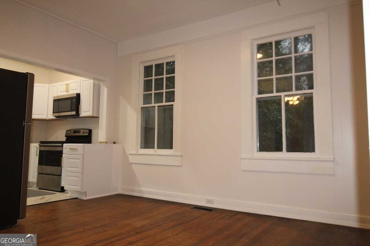 402 Jefferson St - Photo 5 of 10