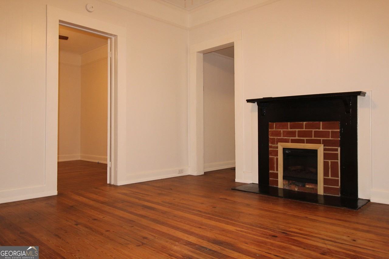 402 Jefferson St - Photo 7 of 10