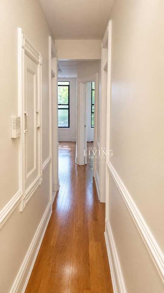 410 7th St - Photo 3 of 10