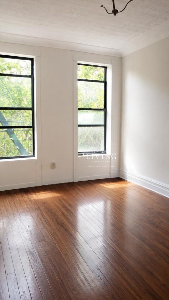 410 7th St - Photo 5 of 10