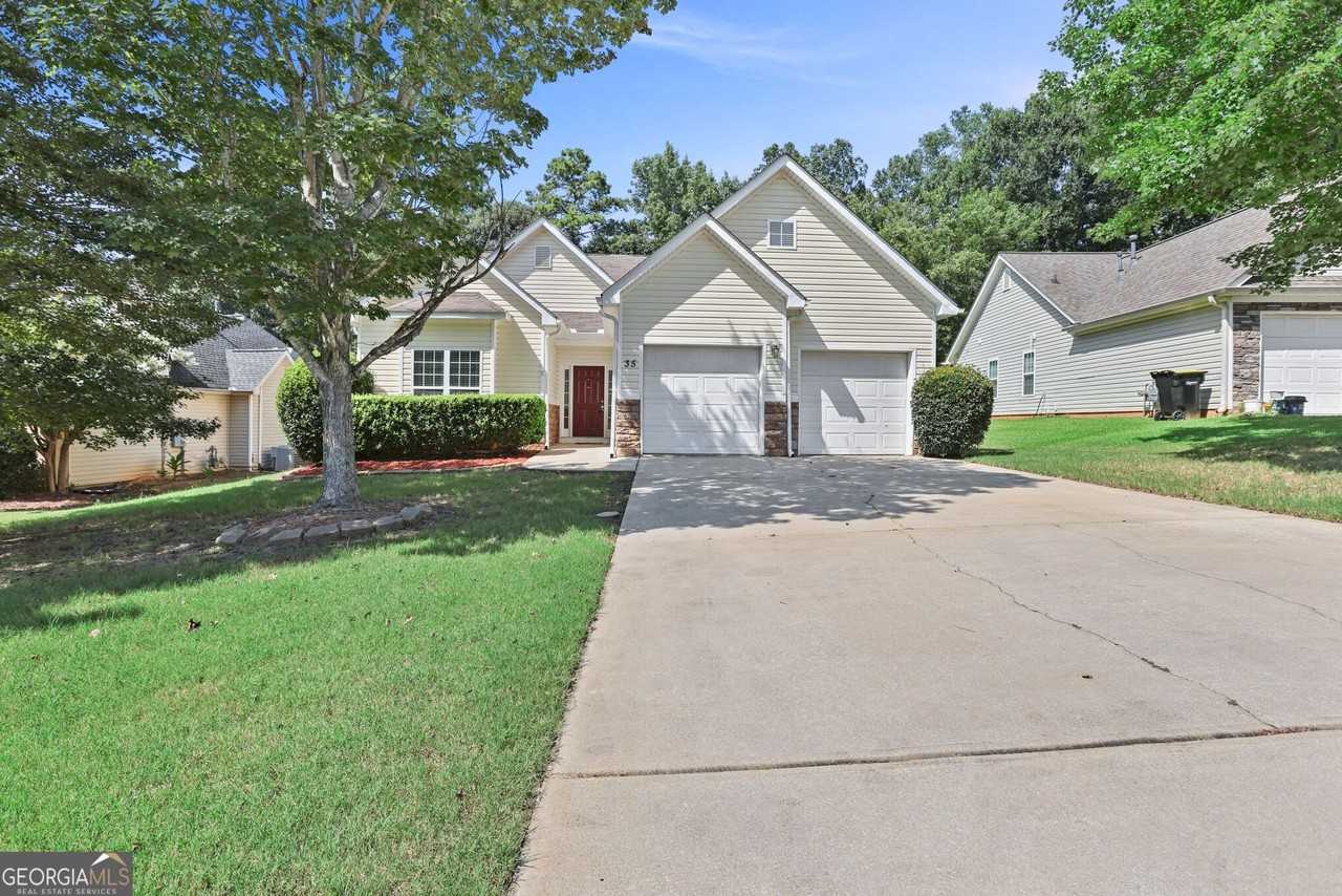 35 Bedford Park Dr - Photo 2 of 46