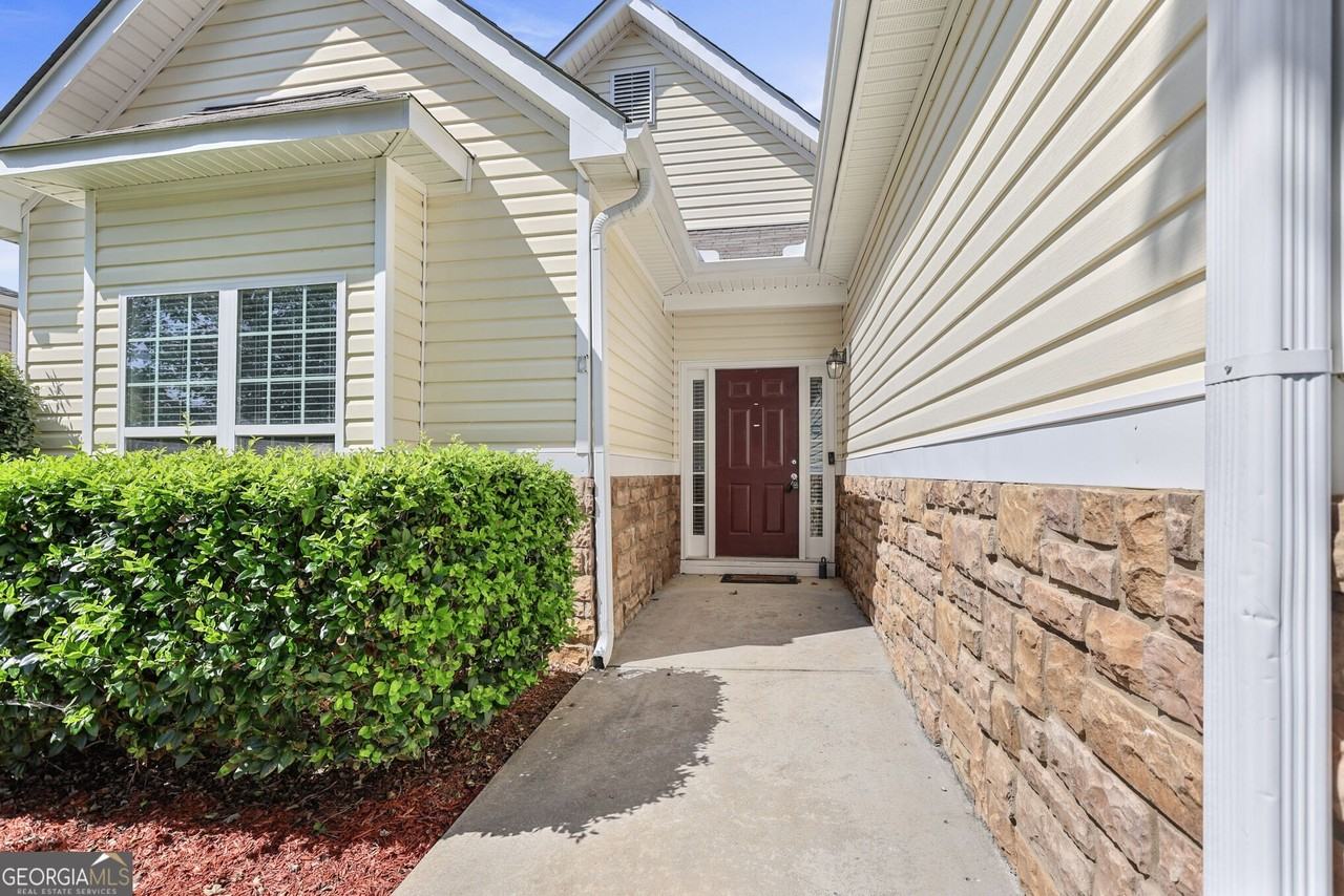 35 Bedford Park Dr - Photo 4 of 46