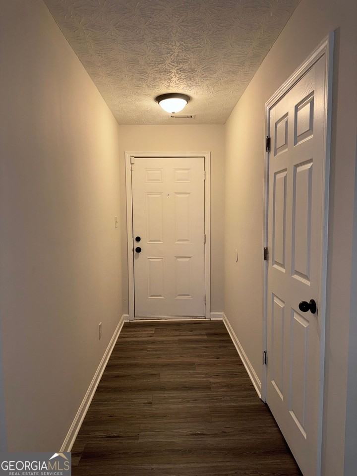 1052 Terance Ave - Photo 2 of 18