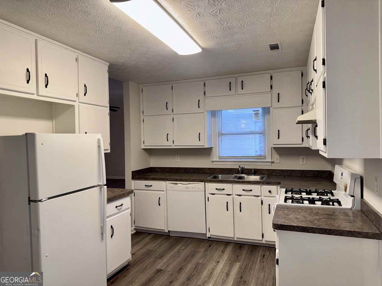 1052 Terance Ave - Photo 6 of 18