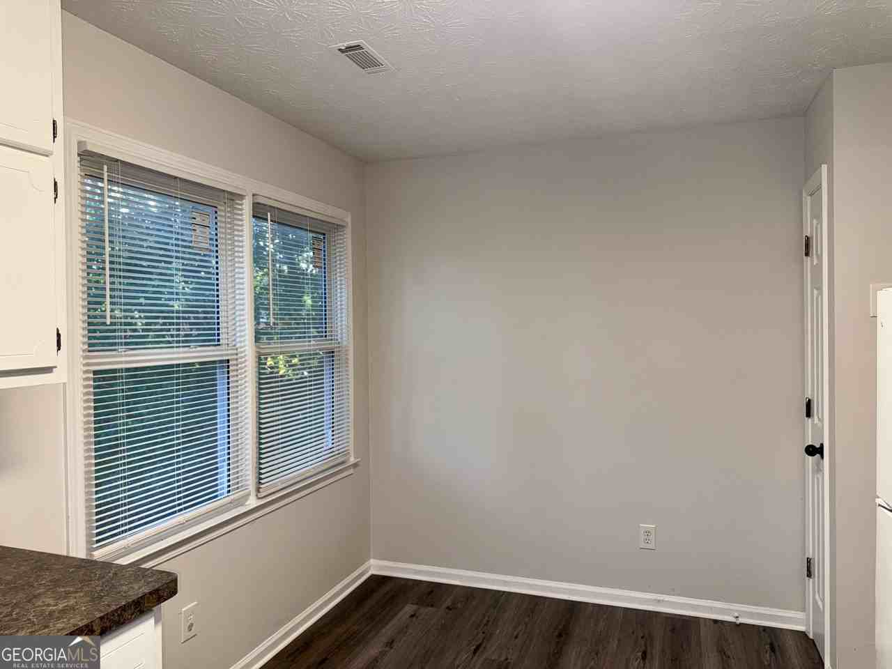 1052 Terance Ave - Photo 7 of 18