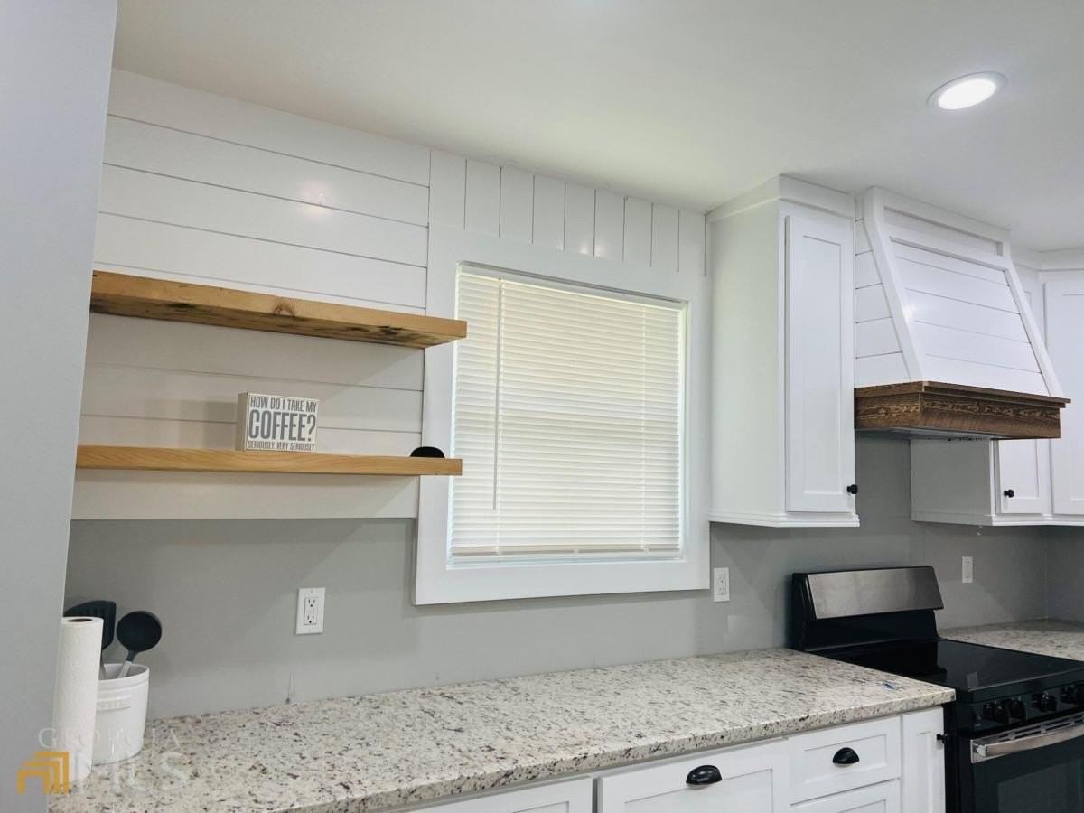 4310 Bouldercrest Rd - Photo 3 of 11