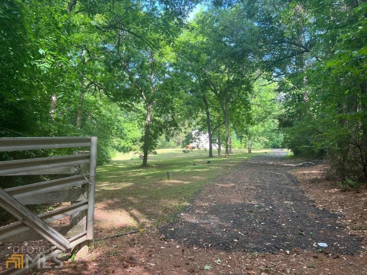 4310 Bouldercrest Rd - Photo 4 of 11